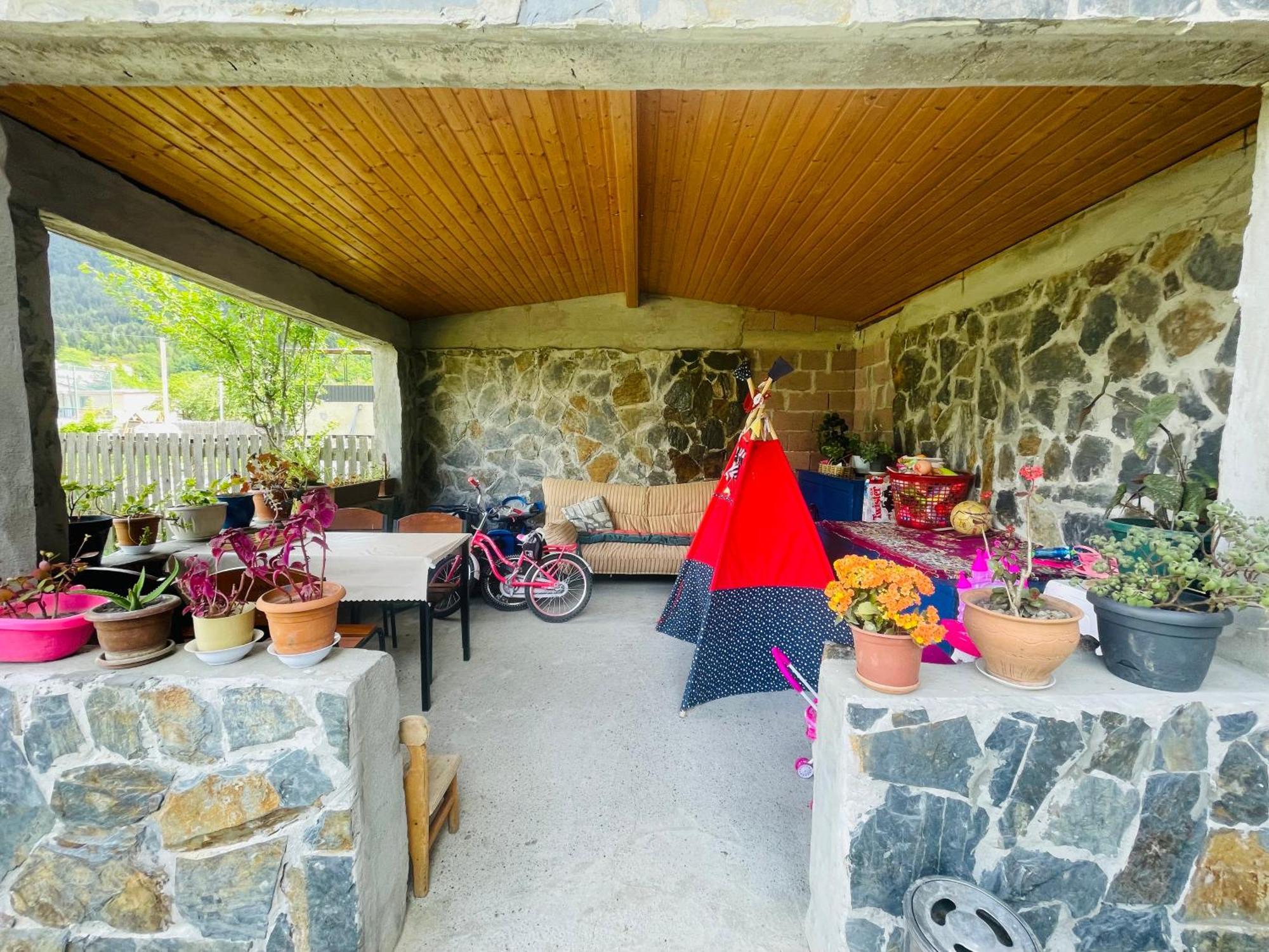 Manana Japaridze'S Guesthouse Mestia Eksteriør bilde